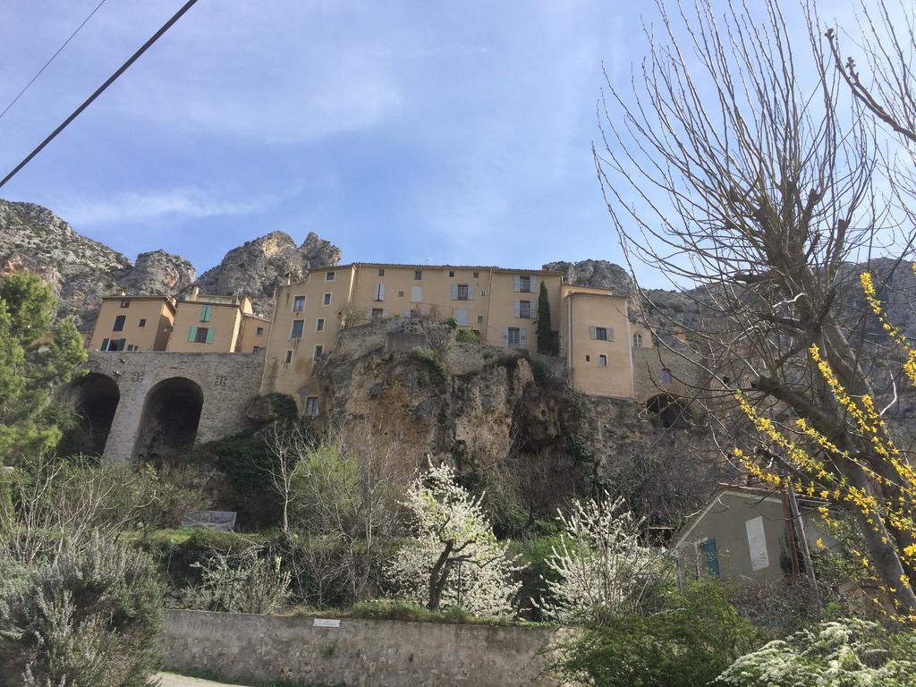 Hotel Particulier Des Lumieres Moustiers-Sainte-Marie Exterior photo